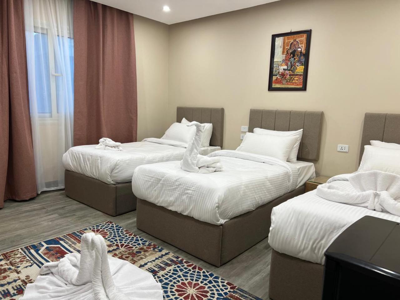 Pyramids Hotel Kafrat al Jabal Exterior photo