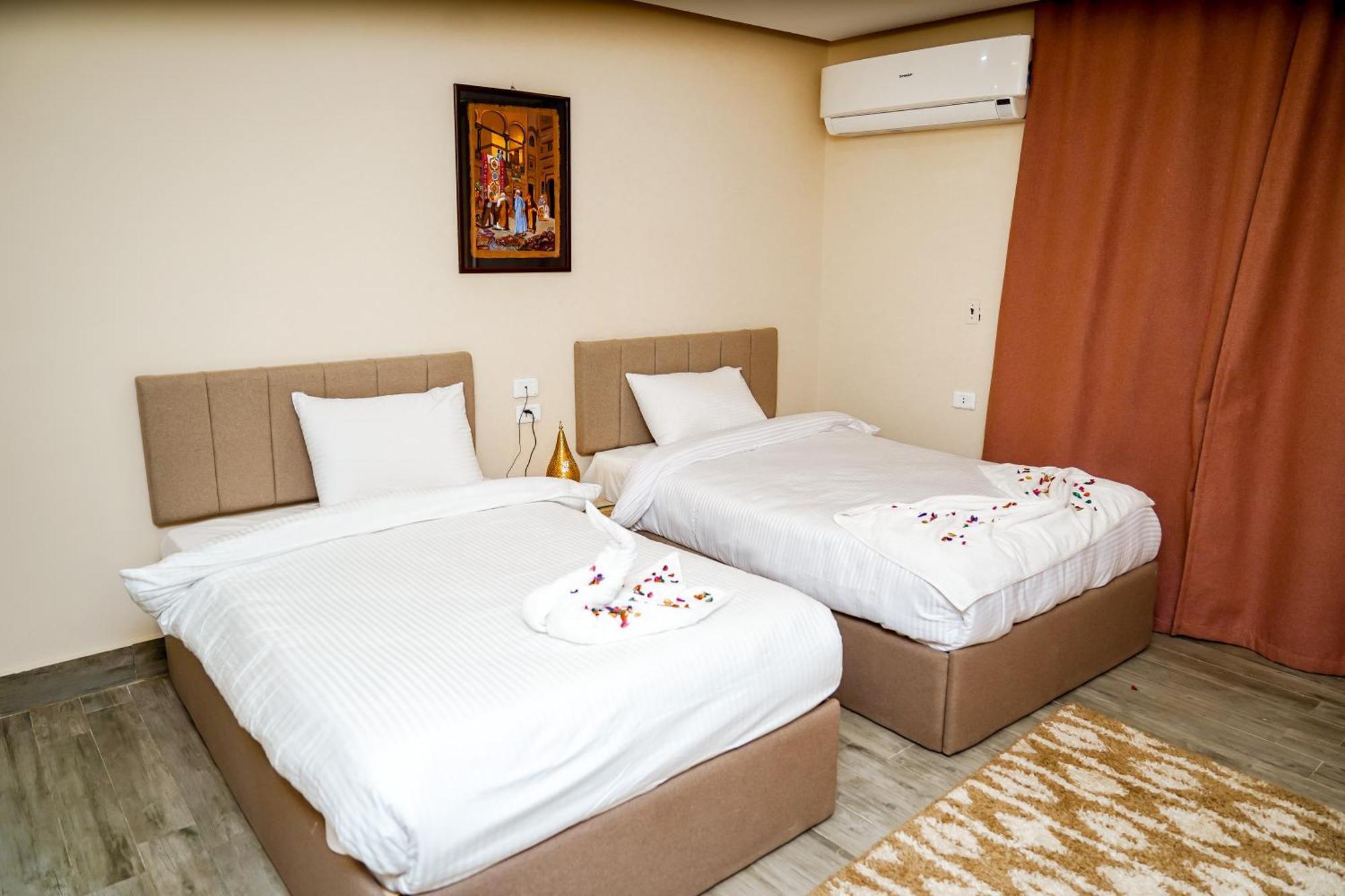Pyramids Hotel Kafrat al Jabal Exterior photo
