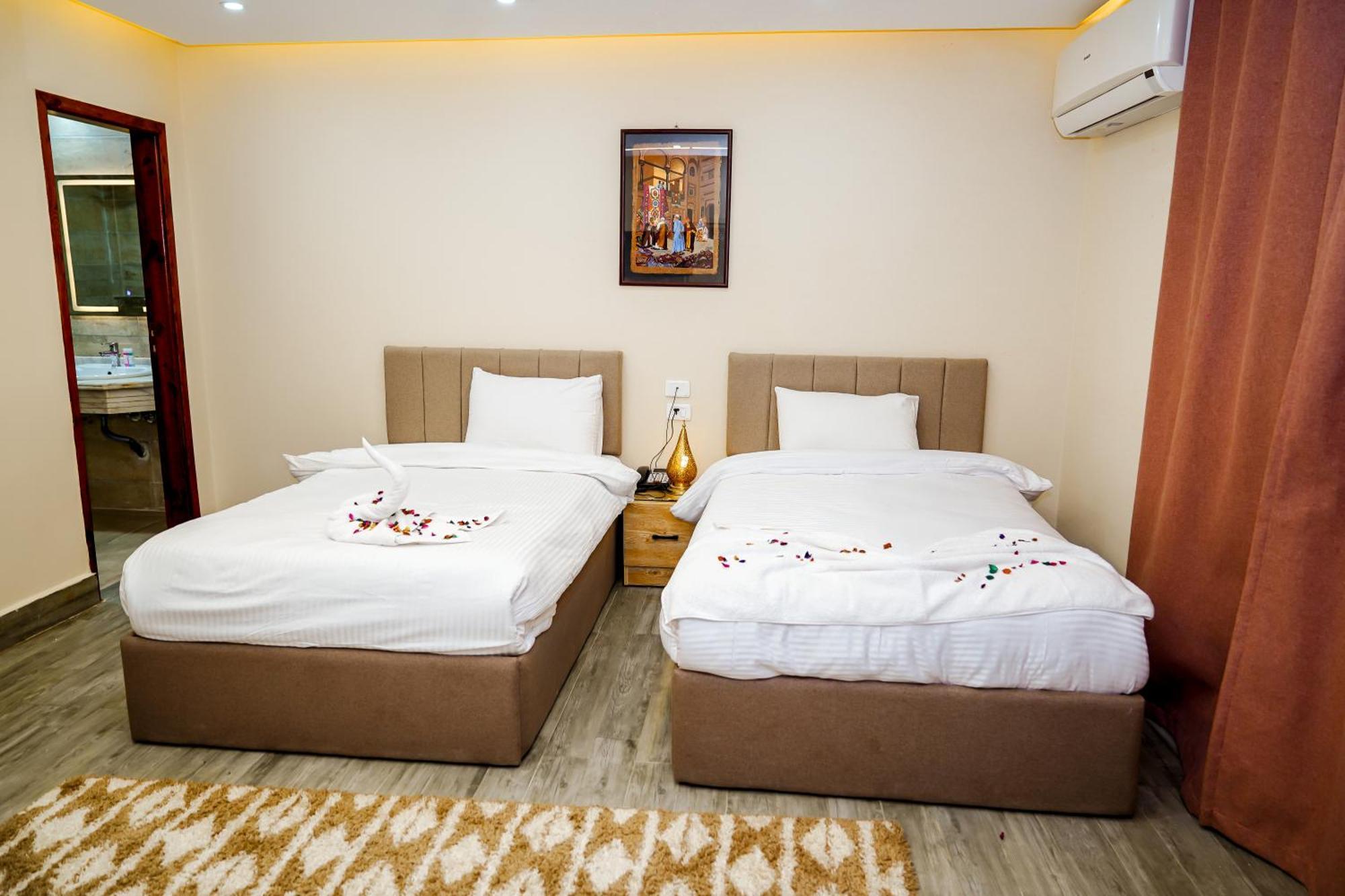 Pyramids Hotel Kafrat al Jabal Exterior photo